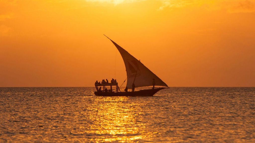 sunset-dhow-kenyan-coast-1600×900-dinner aboard